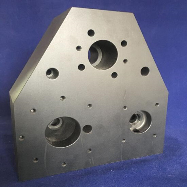 Low plasticity. The plasticity of aluminum alloy is greatly influenced by the composition of the alloy and the forging temperature, and the sensitivity of plasticity to deformation speed varies with the content of alloying elements